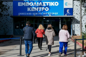 «Κλείδωσε» η τέταρτη δόση εμβολίου για όλους και επιστροφή μάσκας