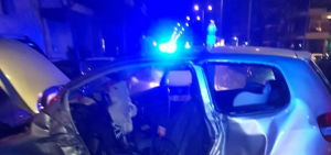 Σοκαριστικό τροχαίο στη Θεσσαλονίκη: Αυτοκίνητο καρφώθηκε σε δέντρο!