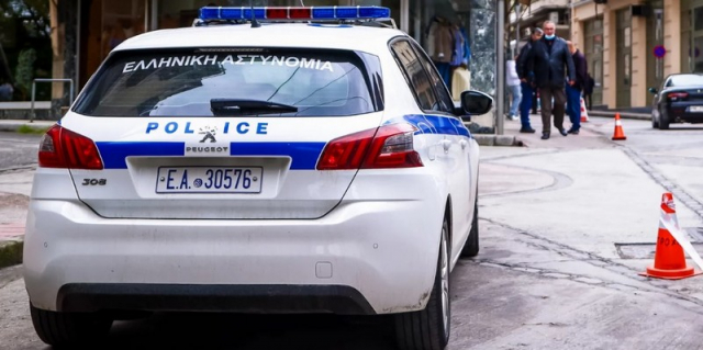 Άγριες επιθέσεις ανηλίκων στη Γλυφάδα - Βάναυσος ξυλοδαρμός με απειλή μαχαιριού