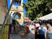 Γιορτάζει η σεισμόπληκτη Παναγιά του Κομηλιού