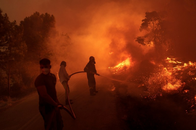 Φωτιά στον Έβρο: Εκκενώνονται Σιδηρώ και Γιαννούλη – Νέα μηνύματα από το 112