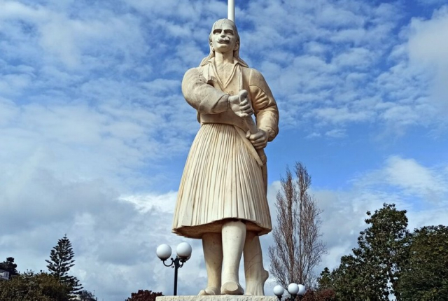 Περί τιμών και προτομών