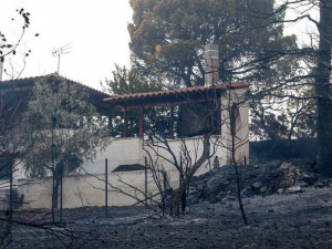 Στα 126 τα καμένα σπίτια στην Πεντέλη