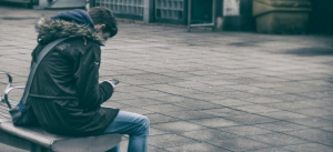 «Πάμε σε πόλεμο, δεν εμπιστεύομαι το σχολείο» – Ξεσπά η μητέρα του 15χρονου που υπέστη bullying στο Αρσάκειο