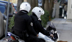 Γυναίκα καταγγέλλει ότι την βίασαν αστυνομικοί ΔΙΑΣ μέσα σε αστυνομικό τμήμα