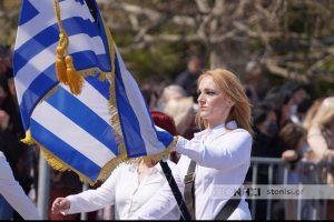 Τέλειωσε το Γυμνάσιο, έκανε τρία παιδιά και επέστρεψε σημαιοφόρος!