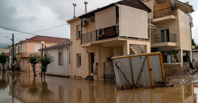 Δραματική η κατάσταση σε Εύβοια &amp; Βόλο - Δεκάδες εγκλωβισμένοι, κλειστοί ξανά οι δρόμοι