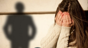 Πατέρας παραδέχθηκε ότι ασελγούσε στις κόρες του από 8 χρονών