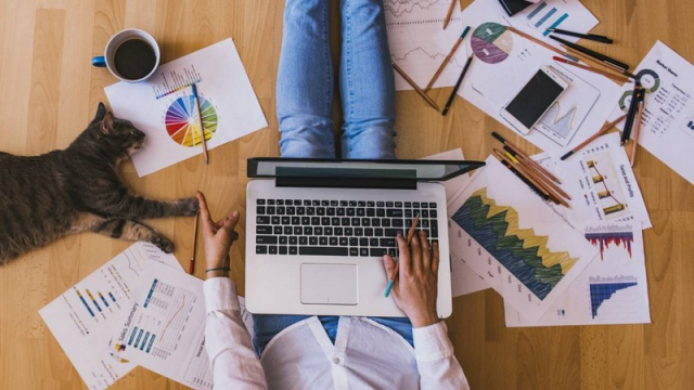 Ποιοι και πότε δικαιούνται τηλεργασία στους δήμους, στο δημόσιο &amp; ιδιωτικό τομέα