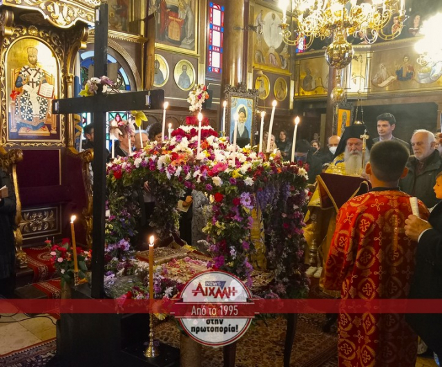Επιτάφιος στη Φανερωμένη: Πλήθος πιστών και φέτος στον Λόφο της Κυράς (φωτορεπορτάζ)