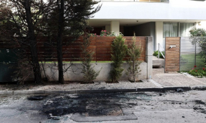 Στόχος ο αστυνομικός στην επίθεση με μολότοφ έξω από το σπίτι της Προέδρου του Αρείου Πάγου