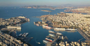 Σοκ: 5χρονη εντοπίστηκε χωρίς τις αισθήσεις της στη θάλασσα, στο λιμάνι του Πειραιά - Νοσηλεύεται στη ΜΕΘ