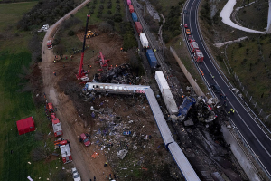 Τέμπη: Καταγγελία για επιτήδειο που προσεγγίζει οικογένειες θυμάτων και ζητάει χρήματα
