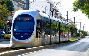 Νέο Φάληρο: Στιγμές τρόμου για 17χρονη σε στάση του τραμ, της επιτέθηκαν 10 ανήλικοι