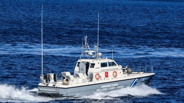 Σκάφος με 11 επιβαίνοντες προσάραξε σε βραχώδη ακτή στην Καστροσυκιά Πρέβεζας