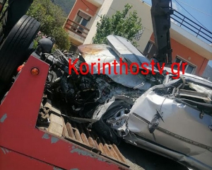 Φρικτό τροχαίο με έναν νεκρό - Αυτοκίνητο «καρφώθηκε» σε μάντρα σπιτιού