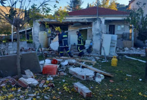 Διαρροή υγραερίου προκάλεσε έκρηξη σε σπίτι στα Τρίκαλα - Τραυματίστηκε σοβαρά ένας ηλικιωμένος