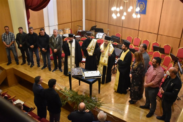 Λευκάδα: Την Βασιλόπιτα της Φιλαρμονικής ευλόγησε ο Δεσπότης - Παρών και ο Θ. Καββαδάς