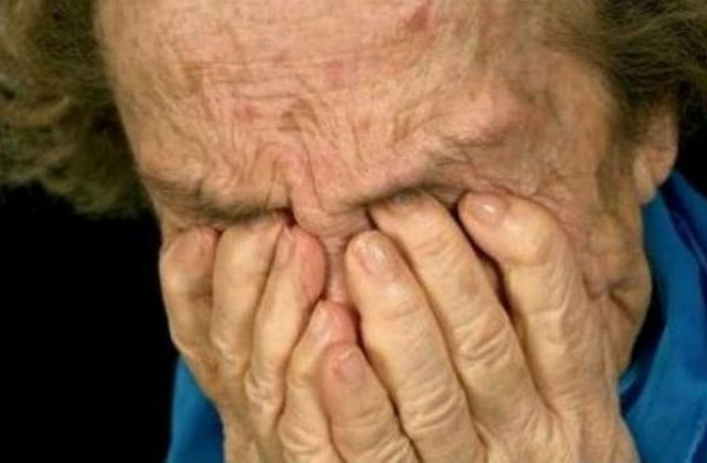 Πακιστανός έσπασε στο ξύλο 86χρονη γιαγιά μέσα στο σπίτι της!