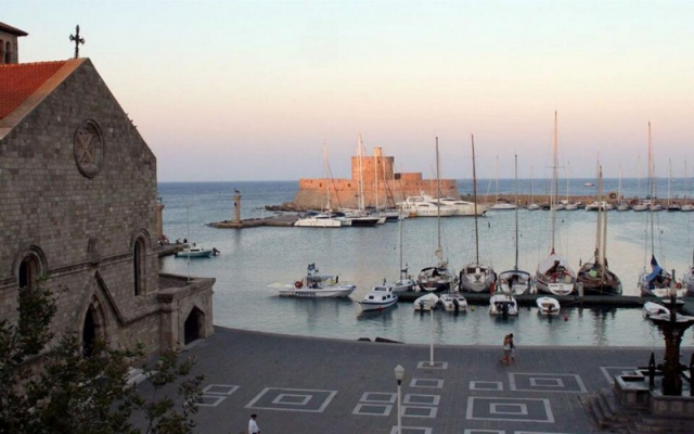 40 μικρά έργα για τουριστική αποσυμφόρηση