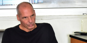 Βαρουφάκης: «Αντίθετα με τους 57 νεκρούς των Τεμπών, αναρρώνω»