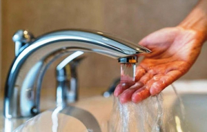 Απειλεί νησιά και ηπειρωτική Ελλάδα η λειψυδρία: «Είμαστε χωρίς νερό δέκα ημέρες», καταγγέλλουν κάτοικοι
