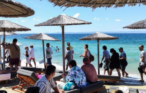 Χαλκιδική: «Αδύνατο να ελέγξουμε τις παραλίες» λένε οι εφοριακοί