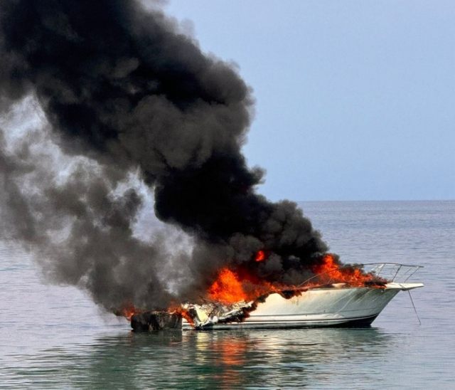 Κεφαλονιά: Φωτιά σε σκάφος στα Λιμένια του Πόρου