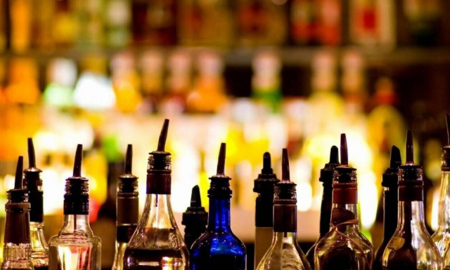 Γκάζι: Πλαστές σφραγίδες της ΕΛ.ΑΣ., άδειες και όπλα μέσα στο παράνομο εργαστήριο νοθευμένων