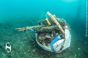 Χαλκιδική: 7 τόνοι σκουπιδιών μαζεύτηκαν από τον βυθό της θάλασσας!