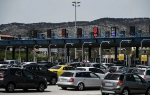 Όπου φύγει φύγει για τους εκδρομείς: Αυξημένη η κίνηση σε εθνικές οδούς και ΚΤΕΛ
