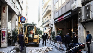 Σοκ στο Σύνταγμα: Νεαρός έπεσε από ψηλό κτίριο και σκοτώθηκε!