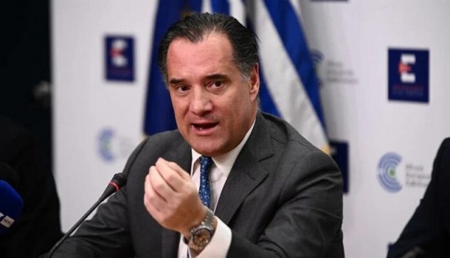 Απογευματινά χειρουργεία: Από 300 έως 2.000 ευρώ οι τιμές του Άδωνι που ιδιωτικοποιεί το ΕΣΥ