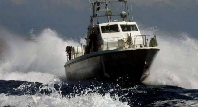 "Ξέμεινε" το σκάφος μεσοπέλαγα - "Λαχτάρισαν" οι τουρίστες