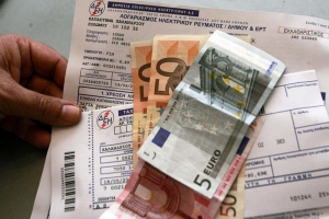 Λογαριασμοί ρεύματος: Έρχεται «βουτιά» στα τιμολόγια, τι θα πληρώνουμε από Οκτώβρη