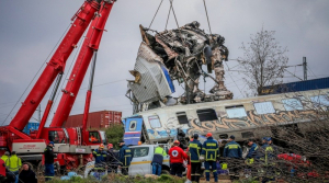 Μνημόσυνο σήμερα για τα θύματα των Τεμπών σε όλους τους ναούς