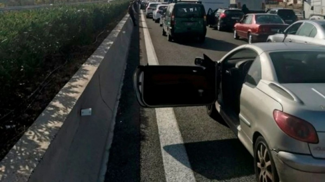 Αθηνών-Κορίνθου: Ηλικιωμένη μπήκε αντίθετα και συγκρούστηκε με μηχανή - Δύο νεκροί