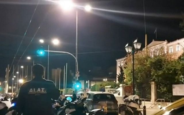 Σύνταγμα: Συνελήφθη ένοπλος που απειλούσε να ανοίξει πυρ