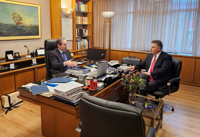 Λευκάδα: Μπαράζ κυβερνητικών επισκέψεων με τα προβλήματα να σοβούν...