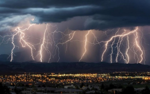 Σε συναγερμό η Πυροσβεστική για τους κεραυνούς - Οδηγίες προς τους πολίτες