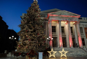 Δημοτικό Θέατρο Πειραιά: Κατέρρευσε μέρος της σκηνής – Τραυματίστηκαν μαθητές