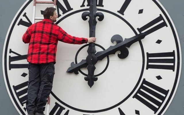 Χειμερινή ώρα: Πότε αλλάζουμε τους δείκτες των ρολογιών μας