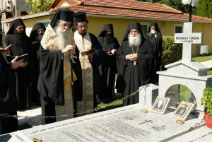 Ο Μητροπολίτης Πειραιώς στην Ιερά Μονή Τρικόρφου για να τελέσει τρισάγιο στη μακαριστή Γερόντισσα Παϊσία