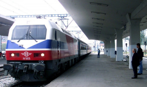 Τρένα: Επανεκκίνηση δρομολογίων με προβλήματα – «Άρχισαν να σβήνουν τα φώτα»
