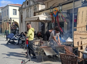 Τσικνοπέμπτη με μυρωδιές και κέφι και στην Λευκάδα (φωτό)