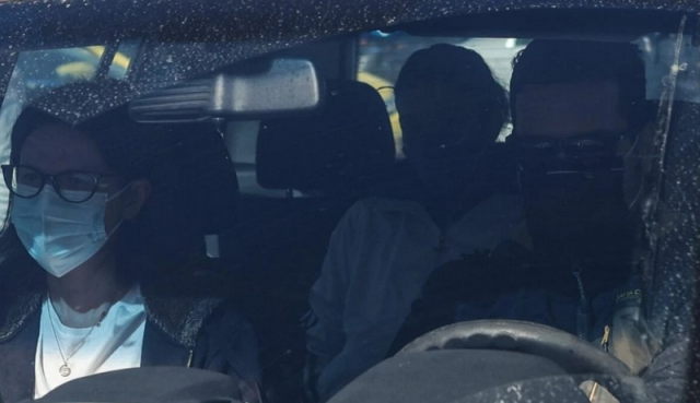 Bρίζουν και απειλούν την μάνα της 12χρονης οι συγκρατούμενες της!