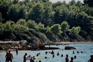 Νεκρή ανασύρθηκε τουρίστρια από τη θάλασσα στην Παλιοσταφίδα