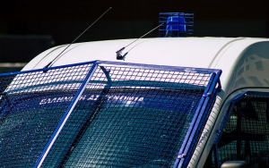 Λάρισα: Χειροπέδες σε 40χρονο για τον βιασμό της συζύγου του