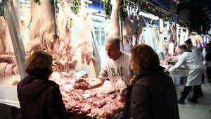 Μειωμένες έως και 15% οι παραγγελίες στα κρεοπωλεία - «Bασιλιάς» το χοιρινό