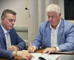 Στην υπογραφή Επιχειρησιακής Συμφωνίας για το «Ιόνια Νησιά 2021-2027» παραβρέθηκε ο Σ. Σκιαδαρέσης
